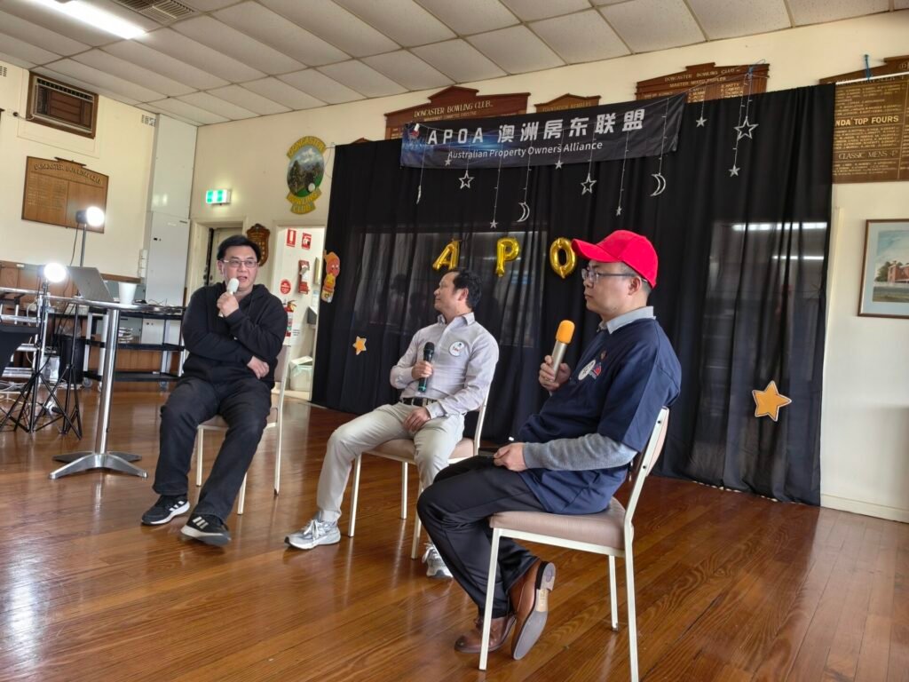 三人座谈